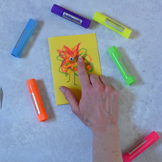 kids-fathers-day-cards-monster-card-step-1b.jpg?sw=554&q=85