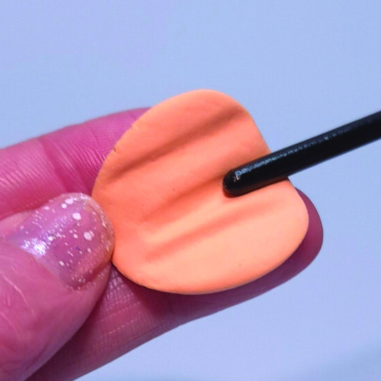 clay%2Ddaffodil%2Dlarge%5Fstep%2D5c.jpg?sw=554&q=85