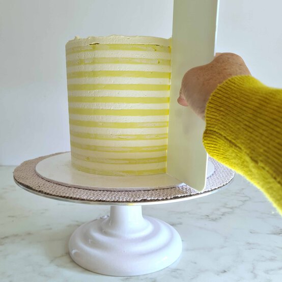 Idea_how-to-make-a-layered-easter-cake_step4d.jpg?sw=554&q=85