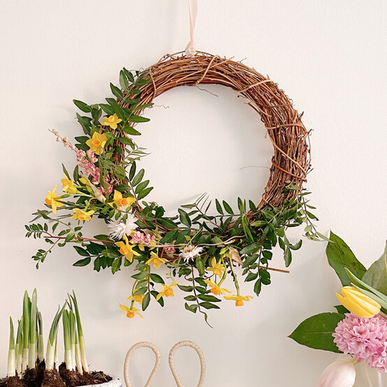 idea%5Fspring%2Dwreath%2Droundup%5Ffresh.jpg?sw=554&q=85