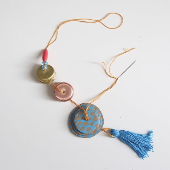 recycled_jewellery_step_7.jpg?sw=554&q=85