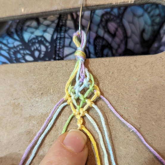 ideas%5Fhow%2Dto%2Dmake%2Dfriendship%2Dbracelets%5Fleaves%2Dbracelet%2D3a.jpg?sw=554&q=85