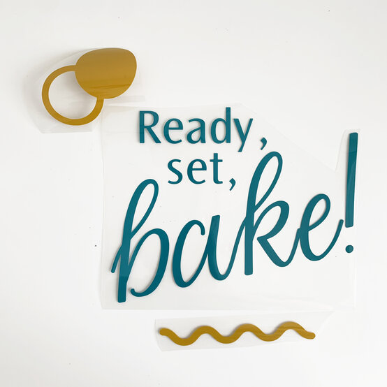 cricut_how_to_make_a_personalised_baking_hamper_cricut-apron_step-15.jpg?sw=554&q=85