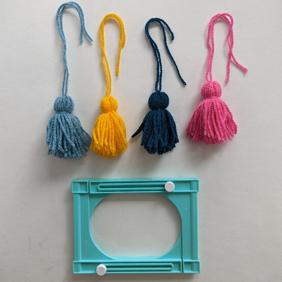 idea_how-to-make-celebration-bunting_step2c.jpg?sw=554&q=85