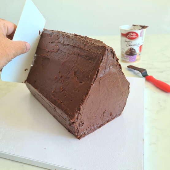 idea%5Fchristmas%2Dcabin%2Dlog%2Dcake%5Fstep%2D15.jpg?sw=554&q=85