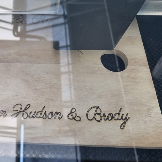 idea_Glowforge-Christmas-Eve-Tray_Step6.jpg?sw=554&q=85