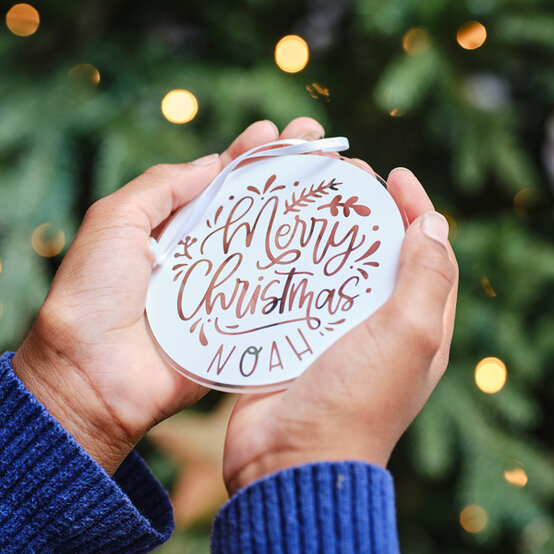 idea_main_cricut-acrylic-bauble.jpg?sw=554&q=85