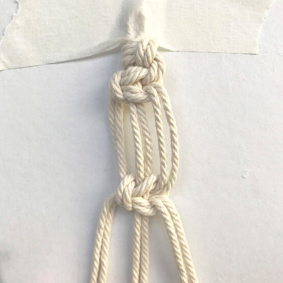 idea_macrame-mini-christmas-tree_step5.jpg?sw=554&q=85