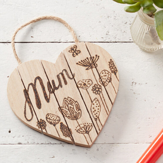 idea_mothers-day-gifts_plaque.jpg?sw=554&q=85