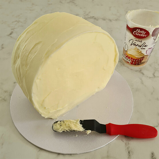 how-to-make-an-easter-chick-cake_step-1.jpg?sw=554&q=85