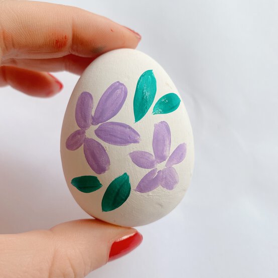 how-to-make-floral-painted-eggs-11.jpg?sw=554&q=85