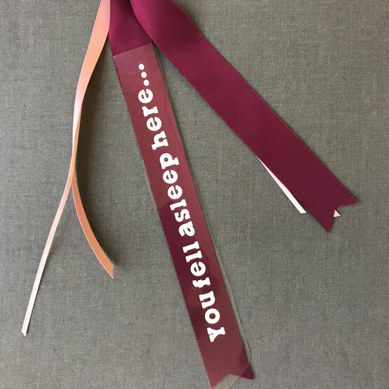 ribbon-bookmarks-step_9_1.jpg?sw=554&q=85
