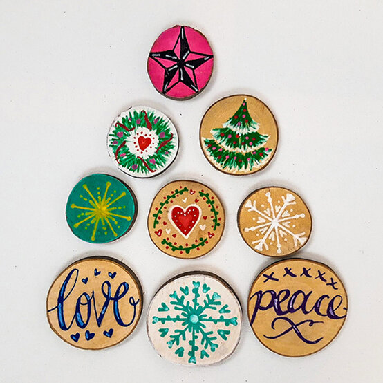 idea_diy-christmas-table-settings_illustrated.jpg?sw=554&q=85