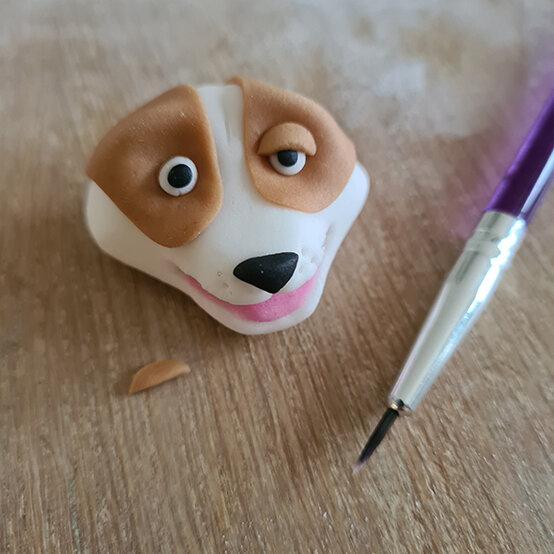 How-to-Make-a-Platinum-Jubilee-Showstopper-Cake_Step25c.jpg?sw=554&q=85