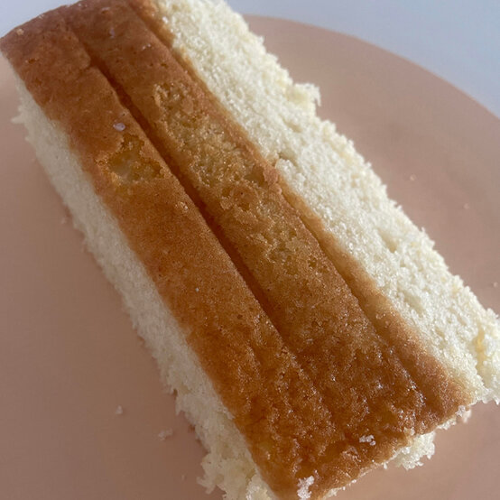 idea_how-to-decorate-a-rocket-cake_step3b.jpg?sw=554&q=85