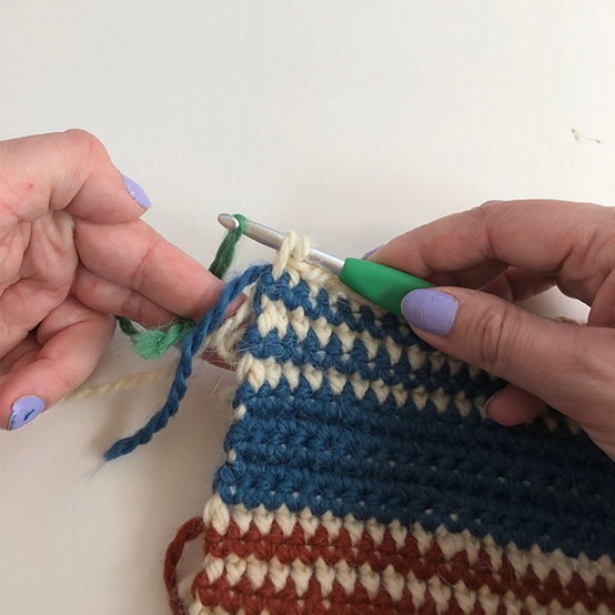 idea%5Fcrochet%2Da%2Dloop%2Dstocking%5Fstep8.png?sw=554&q=85