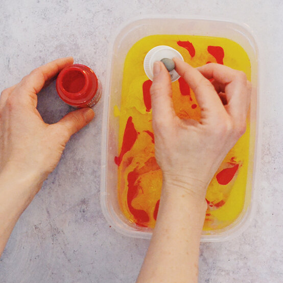 marbled_thank_you_cards_ink_step_2.jpg?sw=554&q=85