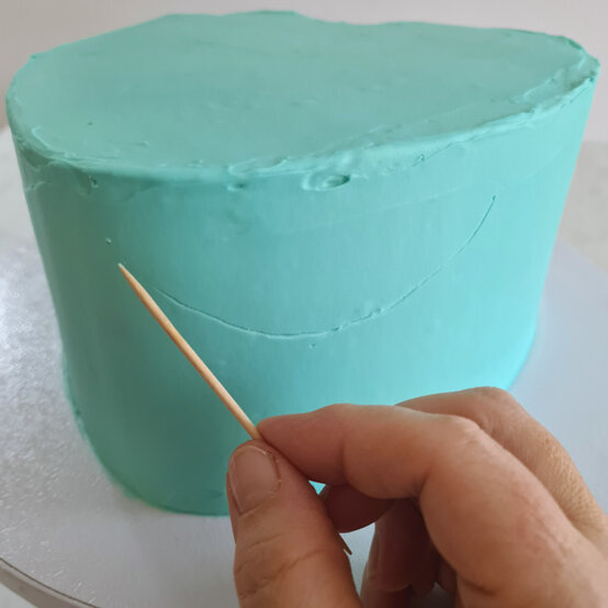 idea%5Fretro%2Dbuttercream%2Dcake%5Fstep%2D22.jpg?sw=554&q=85