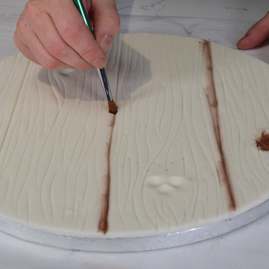 pumpkin-pinata-cake_step5.jpg?sw=554&q=85