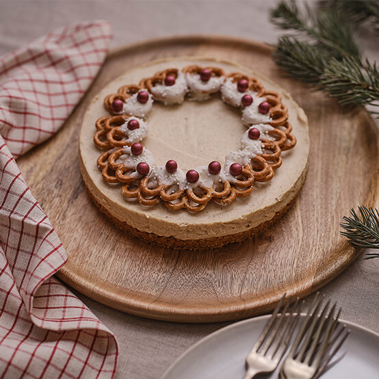 traditional%2Dchristmas%2Dwreath%2Dcheesecake.jpg?sw=554&q=85