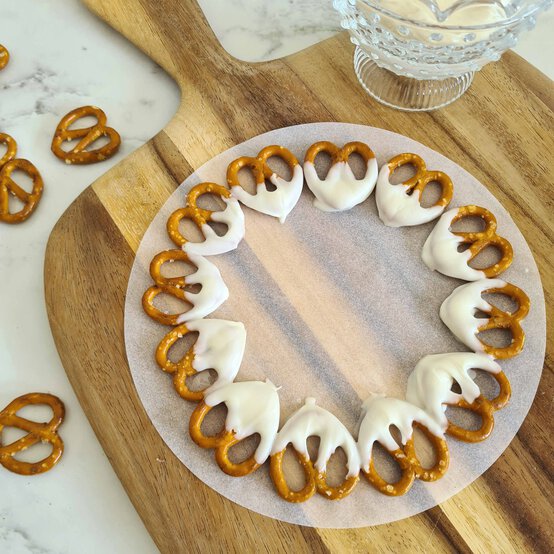 Idea_how-to-make-a-no-bake-christmas-dessert_step3c.jpg?sw=554&q=85