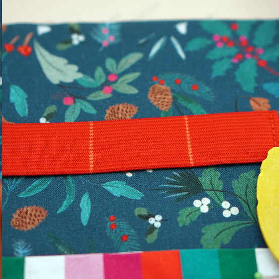 how-to-sew-a-craft-organiser_step9.jpg?sw=554&q=85