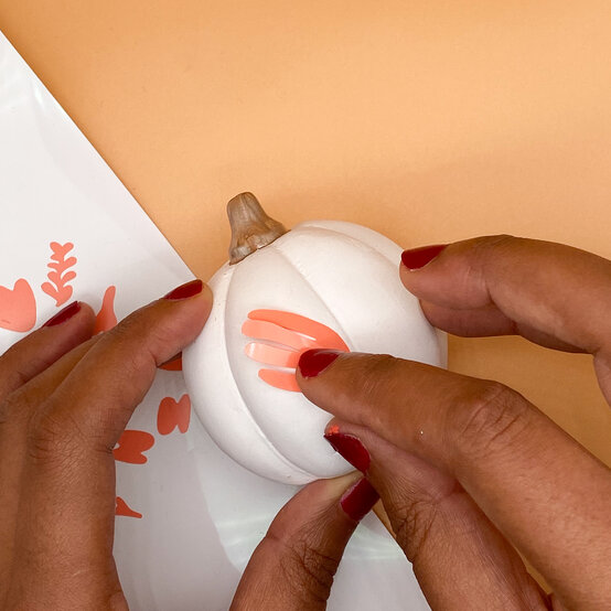 how-_to_make_matisse_inspired_pumpkins_matisse-pumpkins_step-4c.jpg?sw=554&q=85