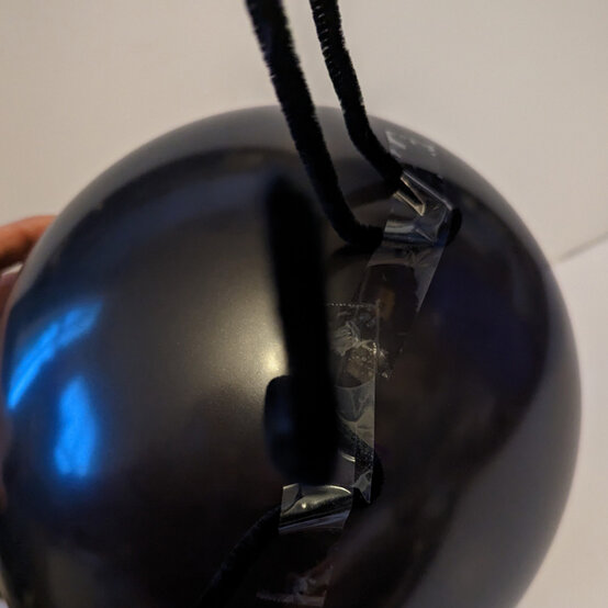 idea_personalised-halloween-balloons-spider_step3b.jpg?sw=554&q=85