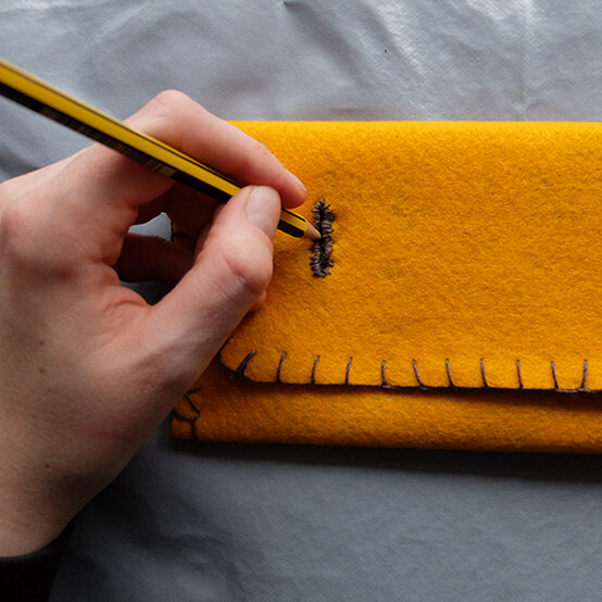 felt-pencilcase-step16.jpg?sw=554&q=85