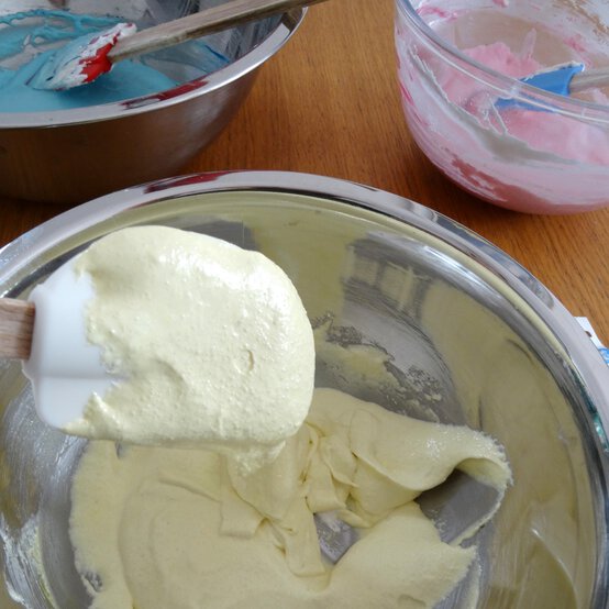 egg_macarons_baking_step_5.1.jpg?sw=554&q=85