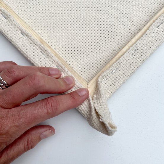 how-to-prepare-a-punch-needle-frame-step_12_corners.jpg?sw=554&q=85