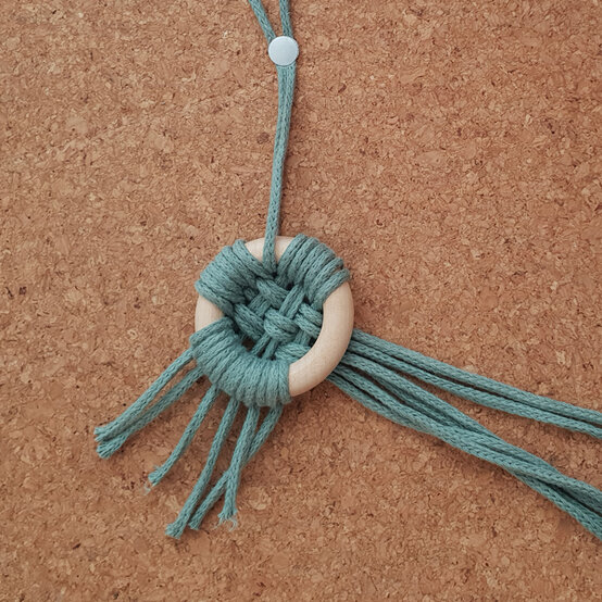 idea%5Fmacrame%2Dchristmas%2Dcrackers%2Dblue%5Fstep4.jpg?sw=554&q=85