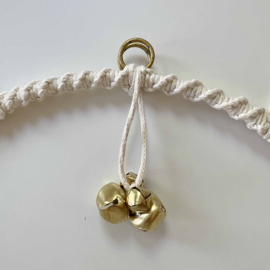 Idea_how-to-make-a-christmas-macrame-wreath_step12d.jpg?sw=554&q=85