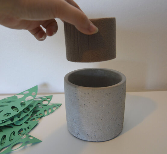 cricut_how_to_make_a-_paper_monstera_plant_step10.jpg?sw=554&q=85