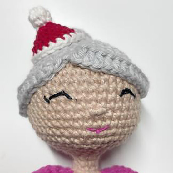 idea_how-to-crochet-amigurumi-mrs-claus_hat1.jpg?sw=554&q=85