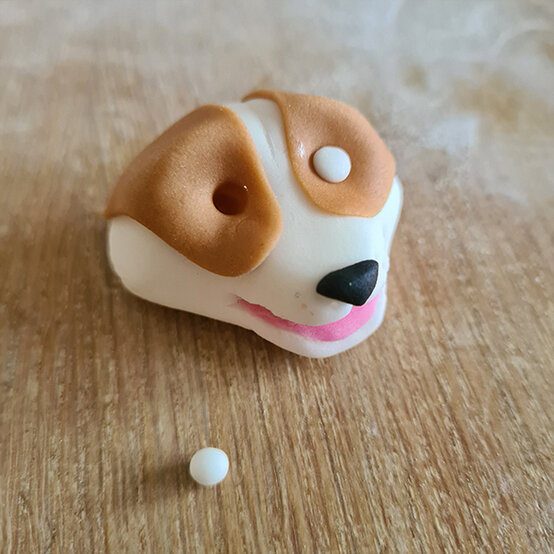 How-to-Make-a-Platinum-Jubilee-Showstopper-Cake_Step25b.jpg?sw=554&q=85