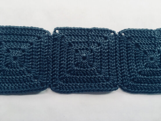 valeria-granny-square-handbag8.jpg?sw=554&q=85