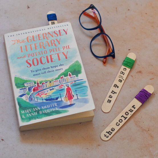 how_to_make_colour_wrap_bookmarks_hi-res.jpg?sw=554&q=85