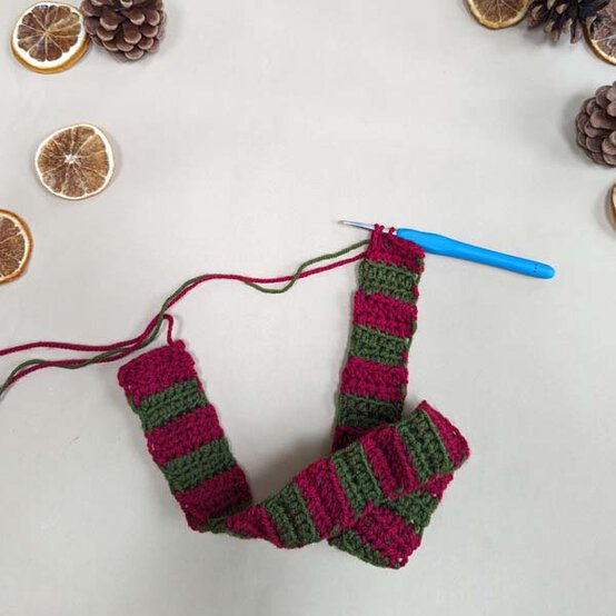 ideas%5Fstash%2Dbusting%2Dchristmas%2Dtable%2Ddecor%5Fdrinks%2Dbottle%2Daccessories%5Fstep%2D2c.jpg?sw=554&q=85