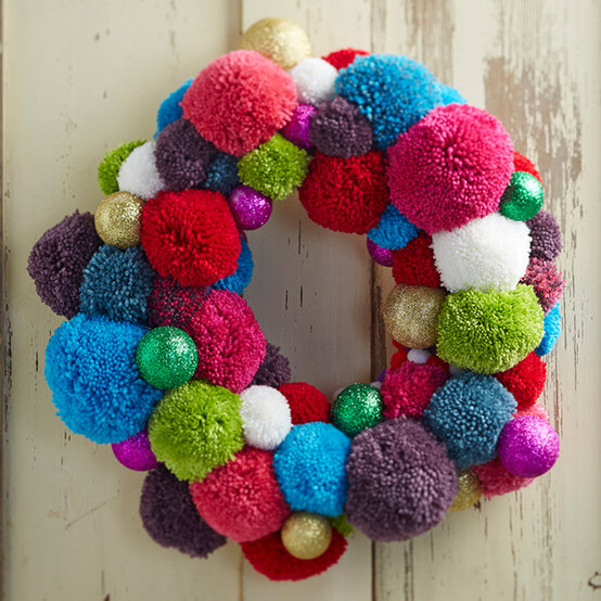 pom-pom-wreath.jpg?sw=554&q=85