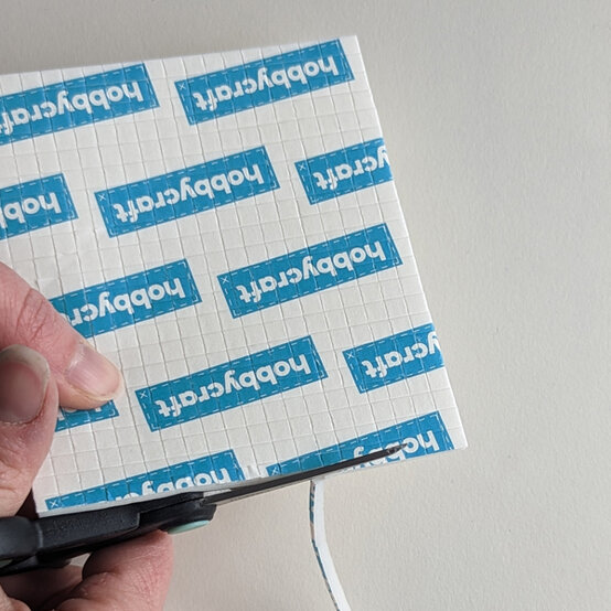 idea_cricut-how-to-make-a-shaker-cake-topper_step7a.jpg?sw=554&q=85