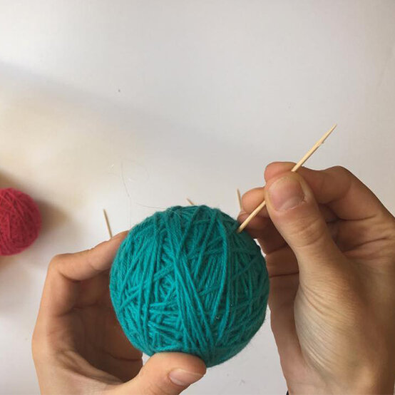 yarn-ball-baubles-7a.jpg?sw=554&q=85