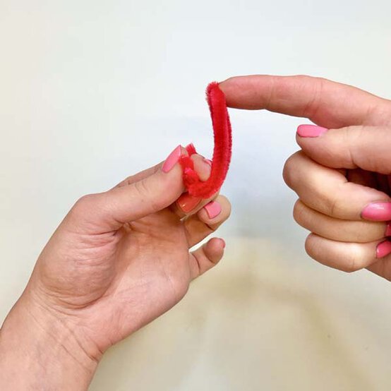 ideas%5Fhow%2Dto%2Dmake%2Dpipe%2Dcleaner%2Dand%2Dfelt%2Dflowers%5Ftulip%5F4.jpg?sw=554&q=85