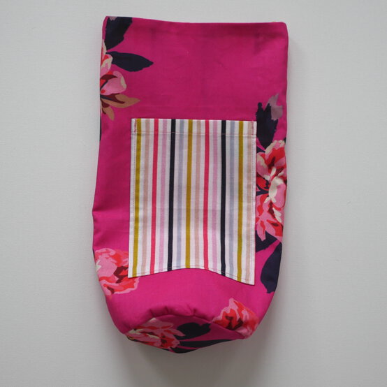 how_to_make_a_bottle_gift_bag_step-19.jpg?sw=554&q=85