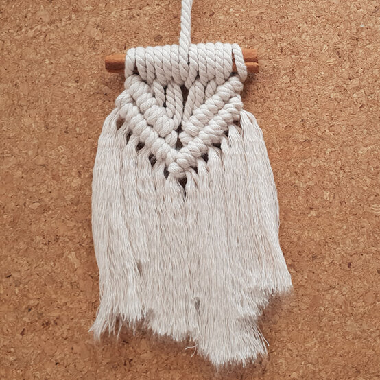 idea%5Fmacrame%2Dchristmas%2Dcrackers%2Dwhite%5Fstep7.jpg?sw=554&q=85