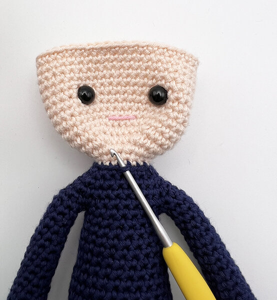 How-to-Crochet-an-Amigurumi-King-Charles_head2.jpg?sw=554&q=85