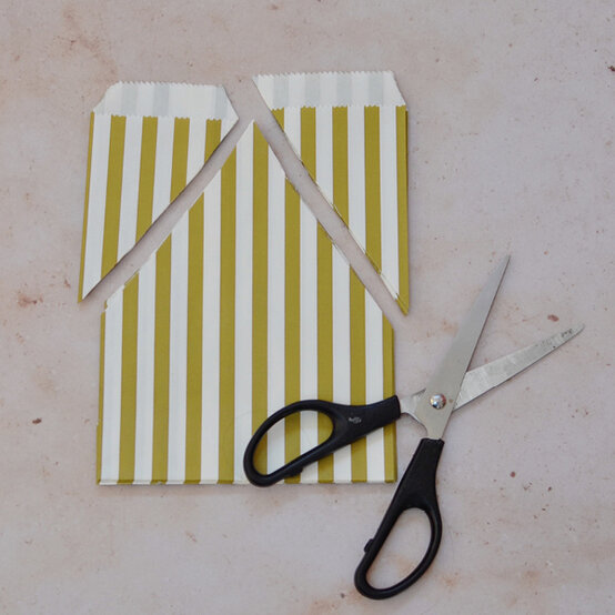 paper-bag-stars7.jpg?sw=554&q=85