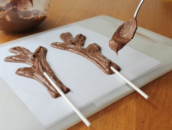 reindeer-cake3.jpg?sw=554&q=85