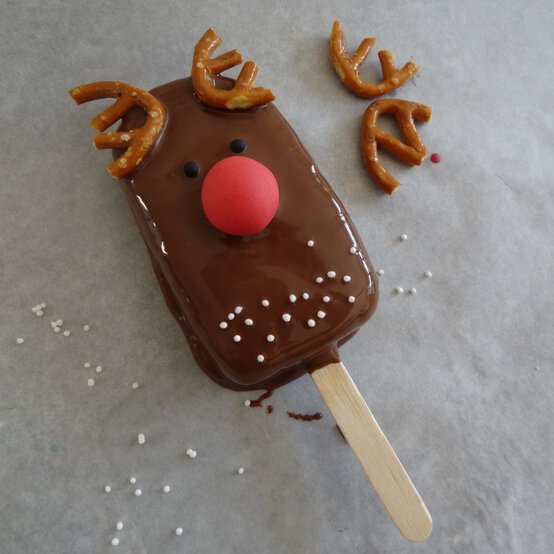 xmas-cake-pops-step-5.jpg?sw=554&q=85