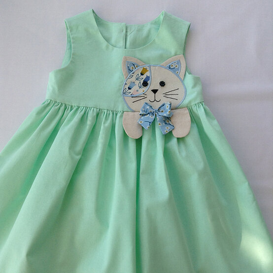 simplicity-pattern-cat-dress-bag-step12.jpg?sw=554&q=85